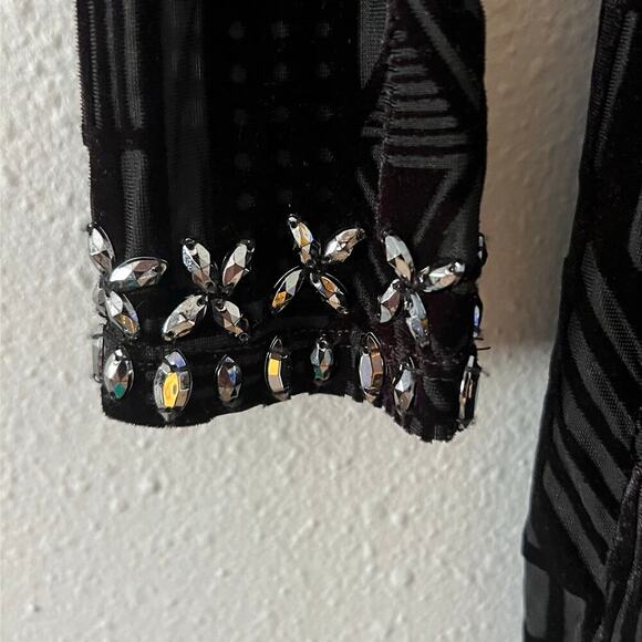 GUESS Black Velvet Dress Size 6 Long Sleeve Beaded Cuffs Old Money Holiday - Picture 5 of 8